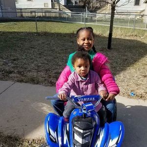 Meet your Posher, Gloria